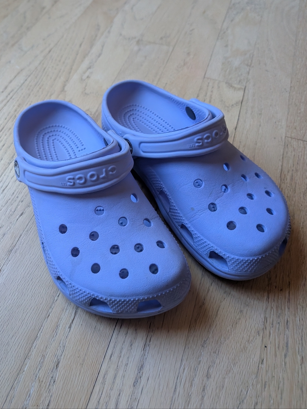 Crocs In Lavender Color Size 5